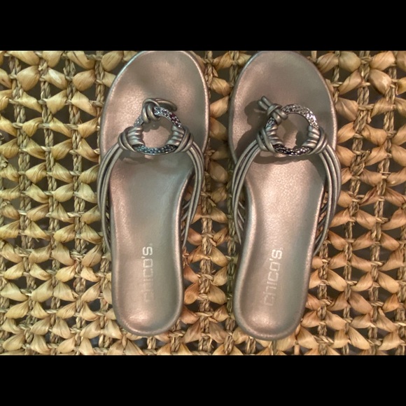 Chico’s metallic bronze thong sandals - Picture 4 of 7